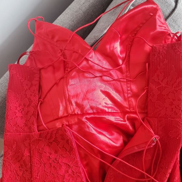 Bariano Australia open back lace prom red dress - Picture 10 of 10